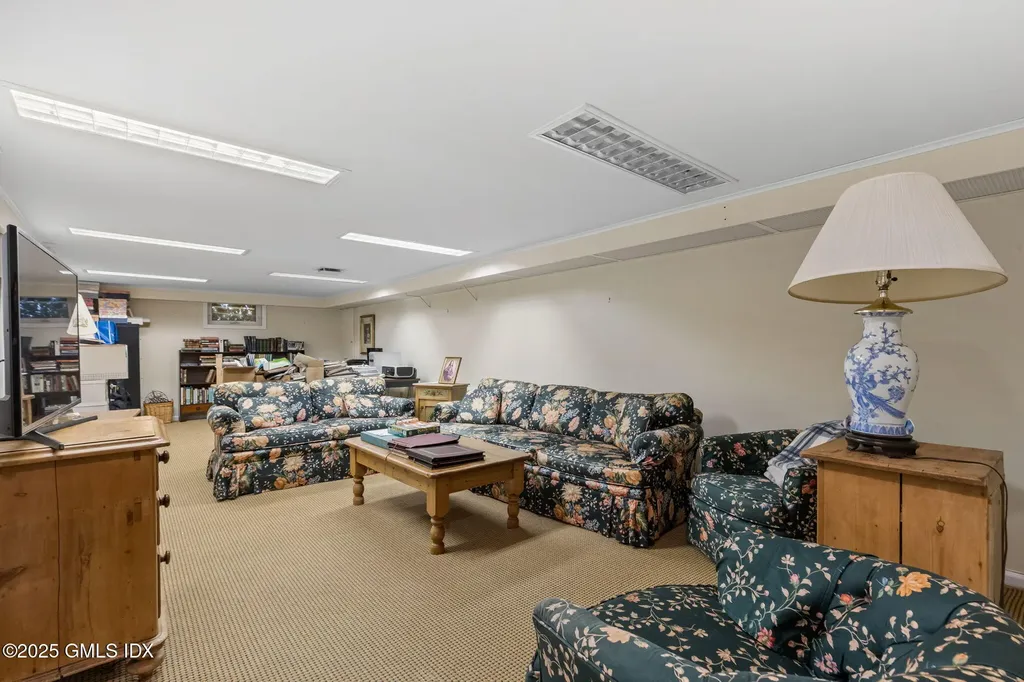 23 Old Wagon Road Old Greenwich CT 06870