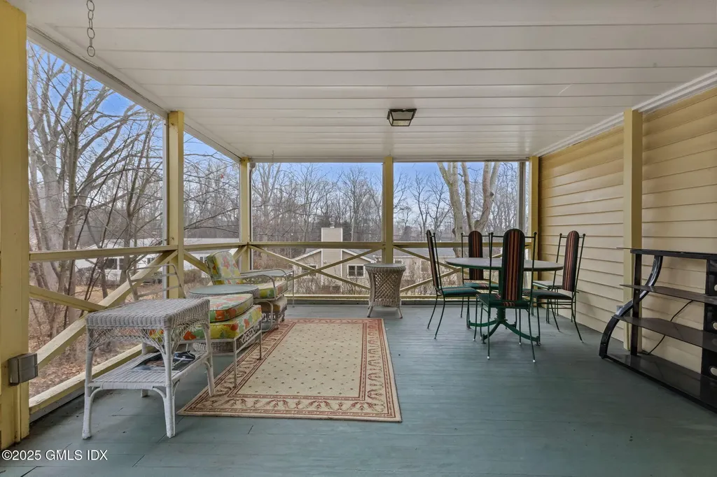 23 Old Wagon Road Old Greenwich CT 06870