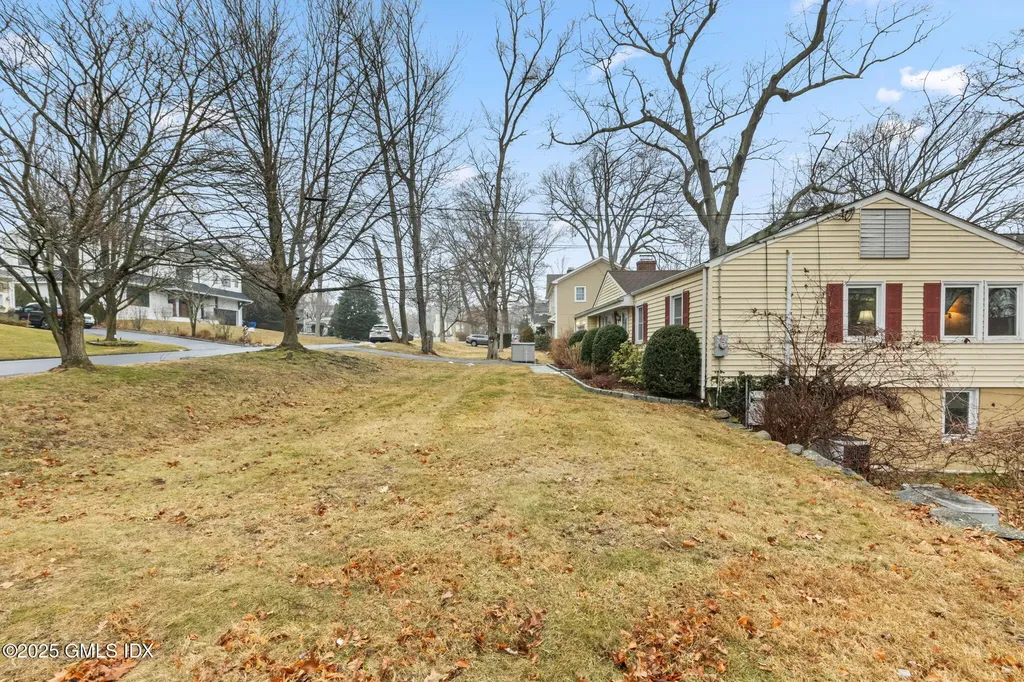 23 Old Wagon Road Old Greenwich CT 06870