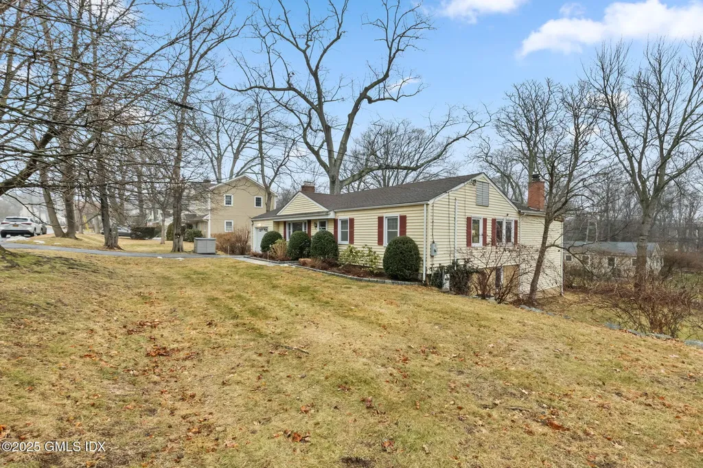 23 Old Wagon Road Old Greenwich CT 06870