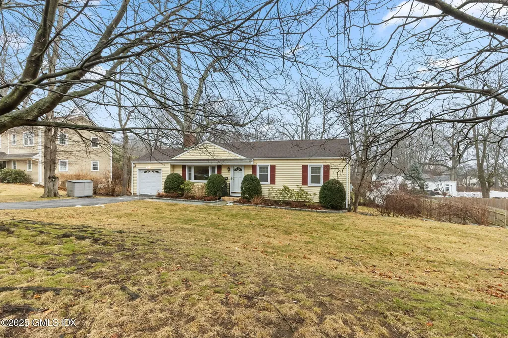 23 Old Wagon Road Old Greenwich CT 06870