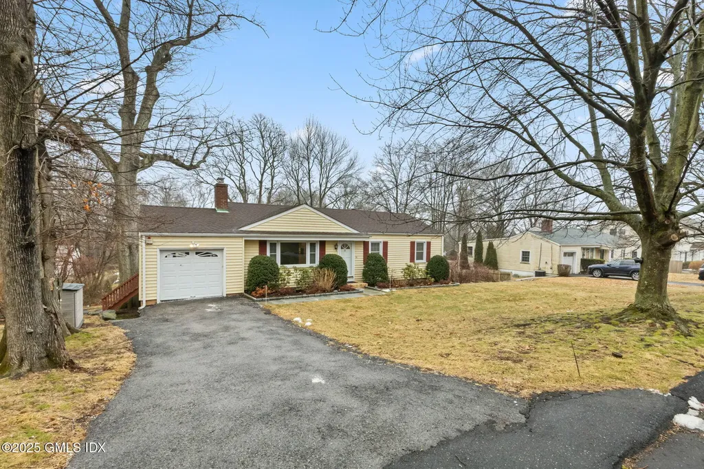 23 Old Wagon Road Old Greenwich CT 06870