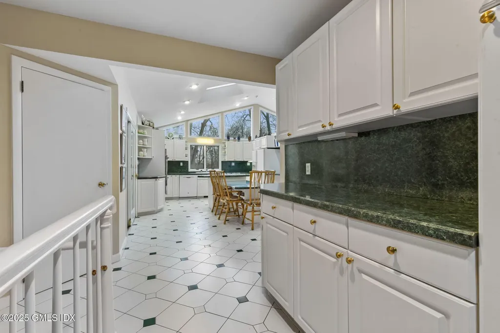 23 Old Wagon Road Old Greenwich CT 06870