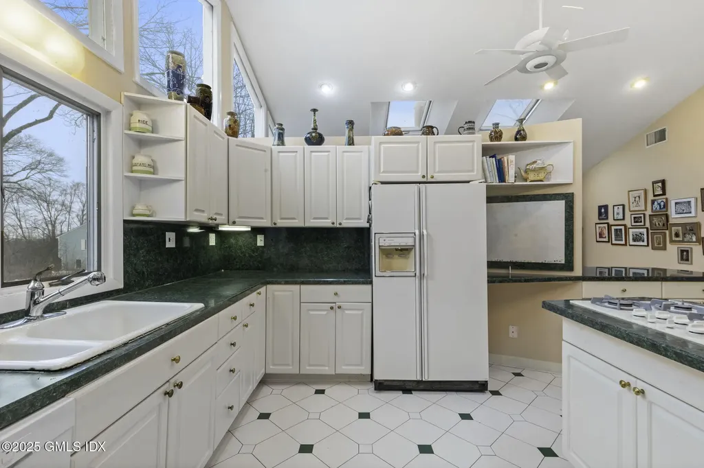 23 Old Wagon Road Old Greenwich CT 06870