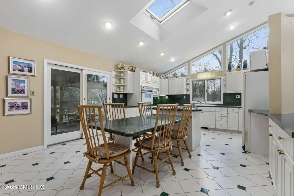 23 Old Wagon Road Old Greenwich CT 06870