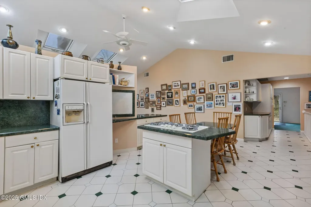 23 Old Wagon Road Old Greenwich CT 06870