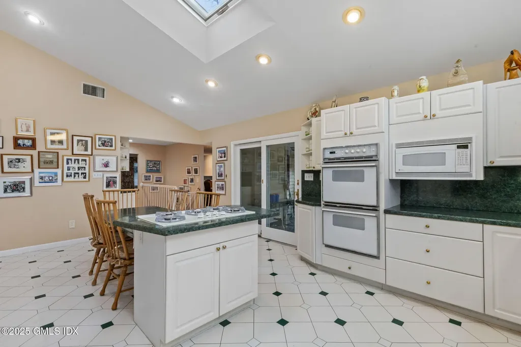 23 Old Wagon Road Old Greenwich CT 06870