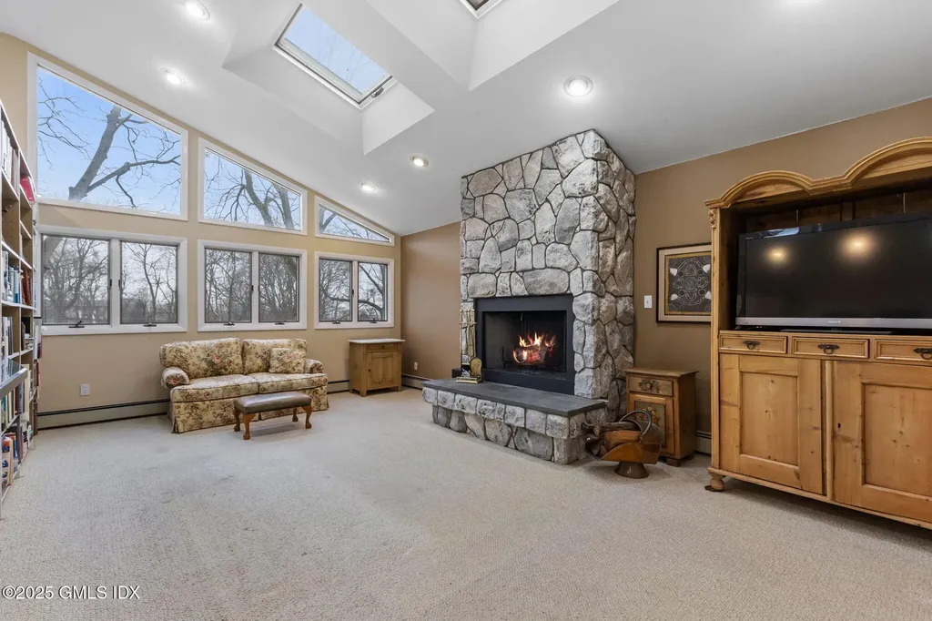 23 Old Wagon Road Old Greenwich CT 06870