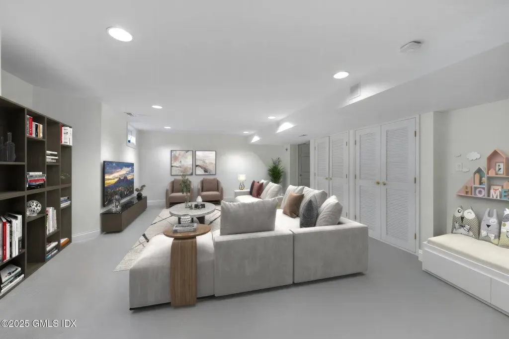 16 Windy Knolls Greenwich CT 06831