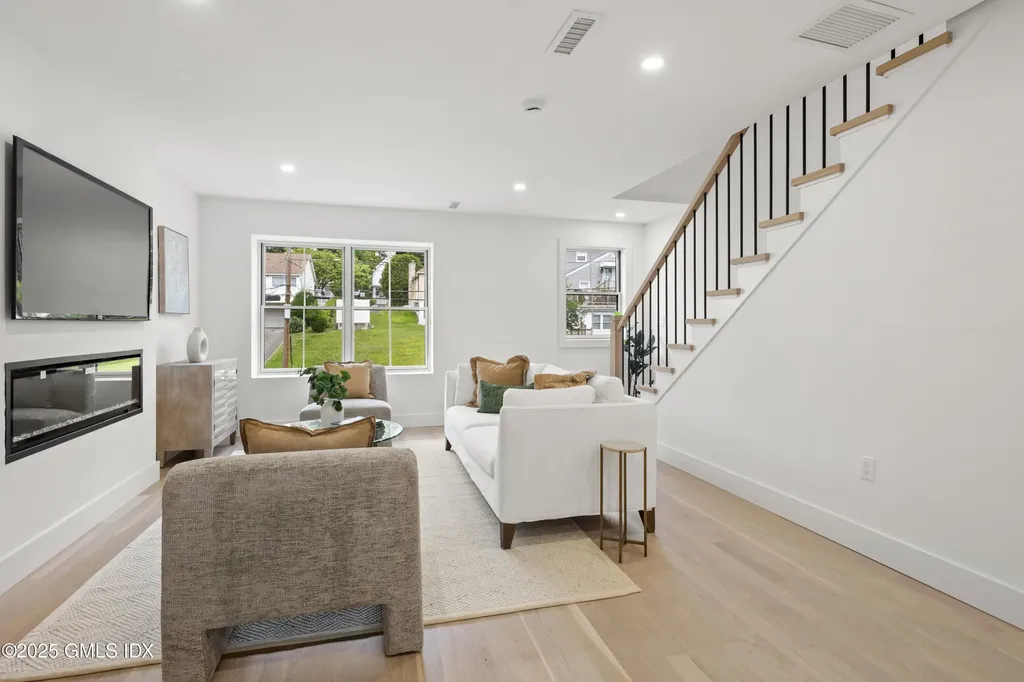 24 Homestead Lane Greenwich CT 06831