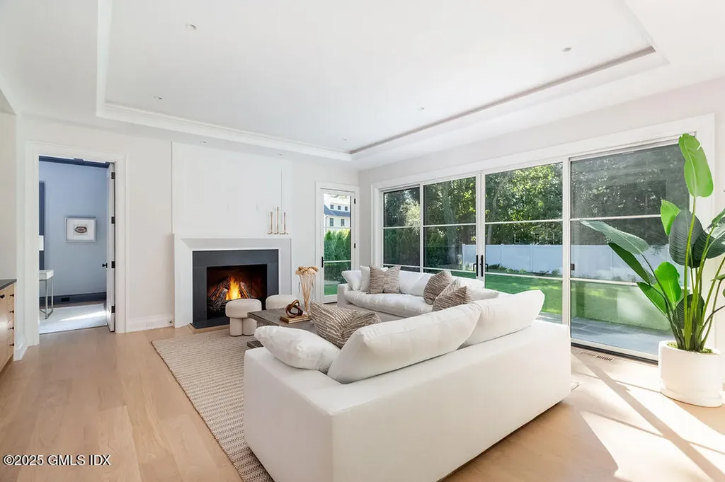 6 Dorchester Lane Riverside CT 06878