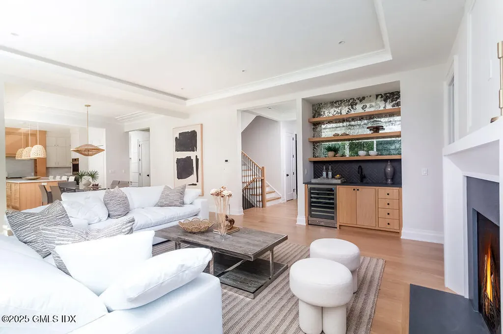 6 Dorchester Lane Riverside CT 06878