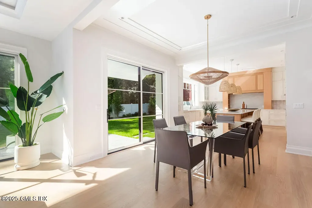 6 Dorchester Lane Riverside CT 06878