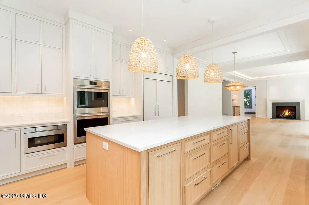 6 Dorchester Lane Riverside CT 06878