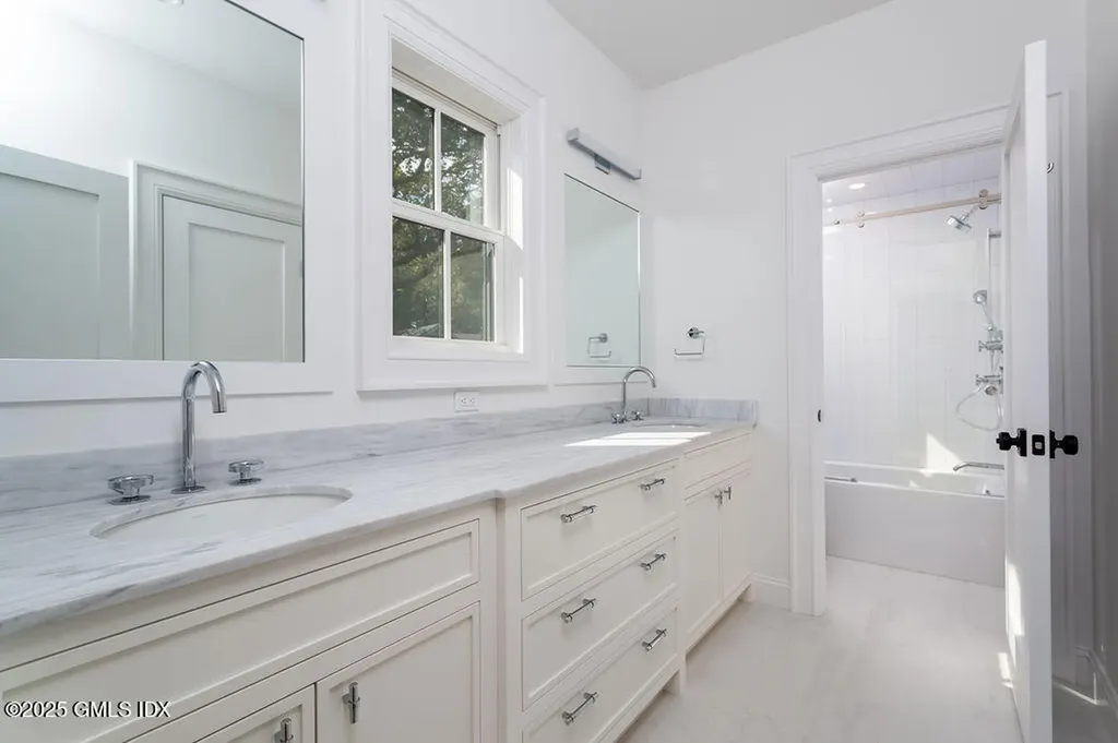 6 Dorchester Lane Riverside CT 06878