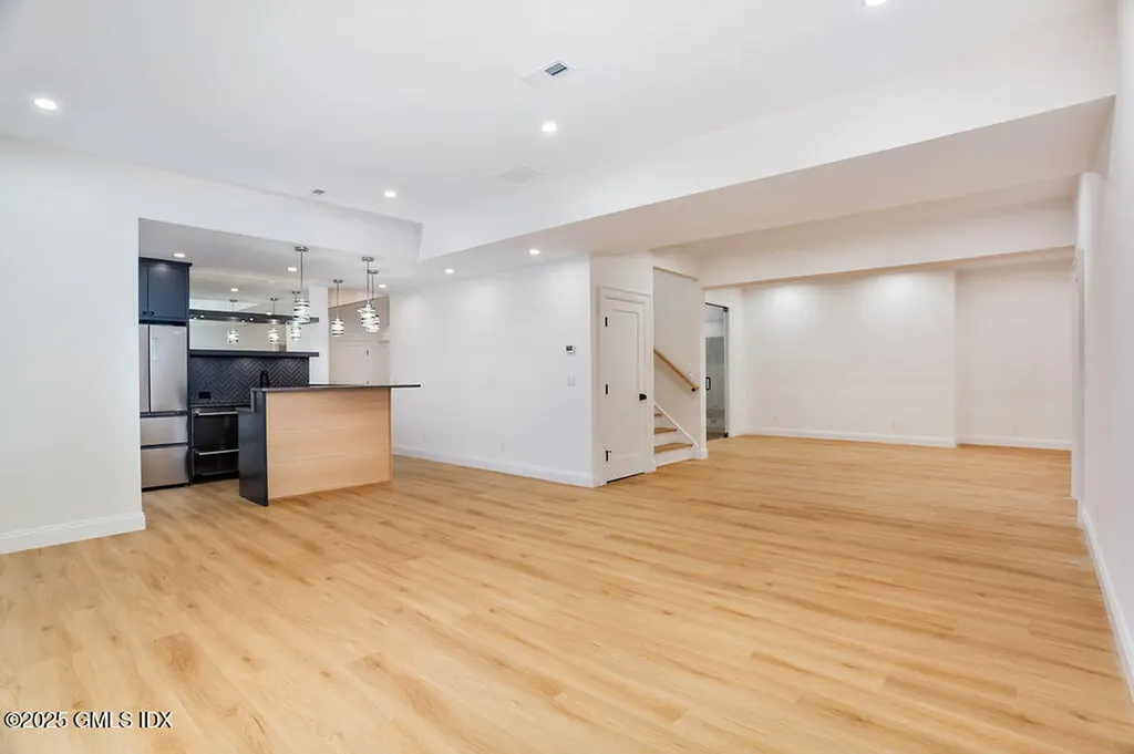 6 Dorchester Lane Riverside CT 06878