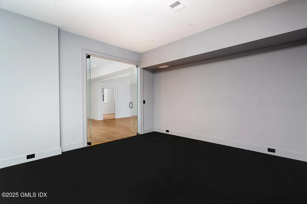 6 Dorchester Lane Riverside CT 06878