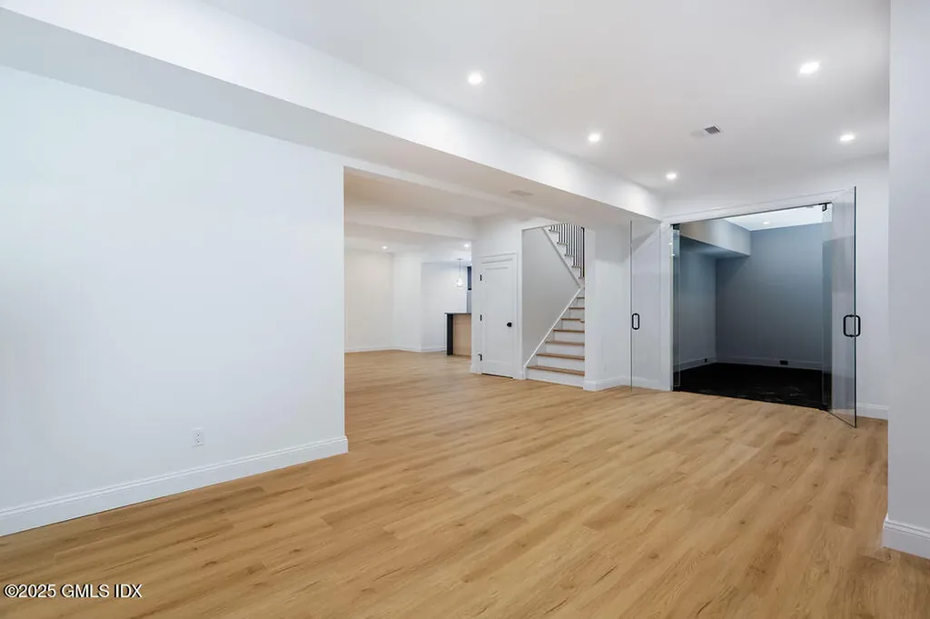 6 Dorchester Lane Riverside CT 06878