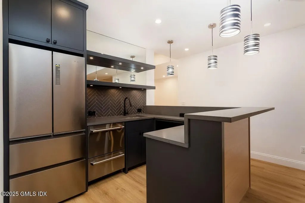 6 Dorchester Lane Riverside CT 06878