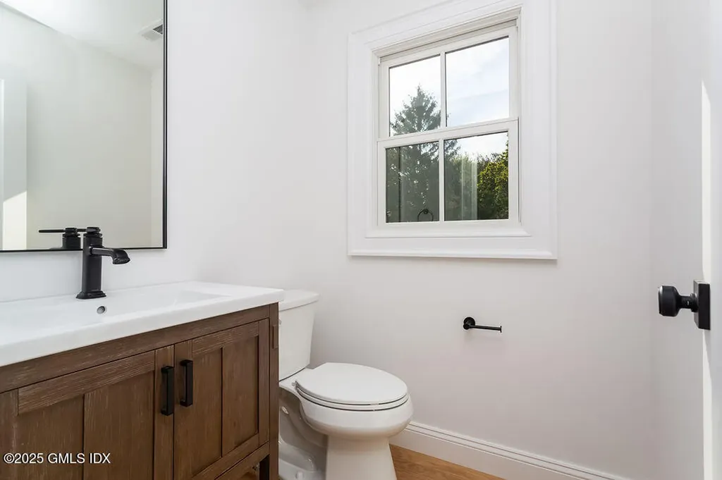 6 Dorchester Lane Riverside CT 06878