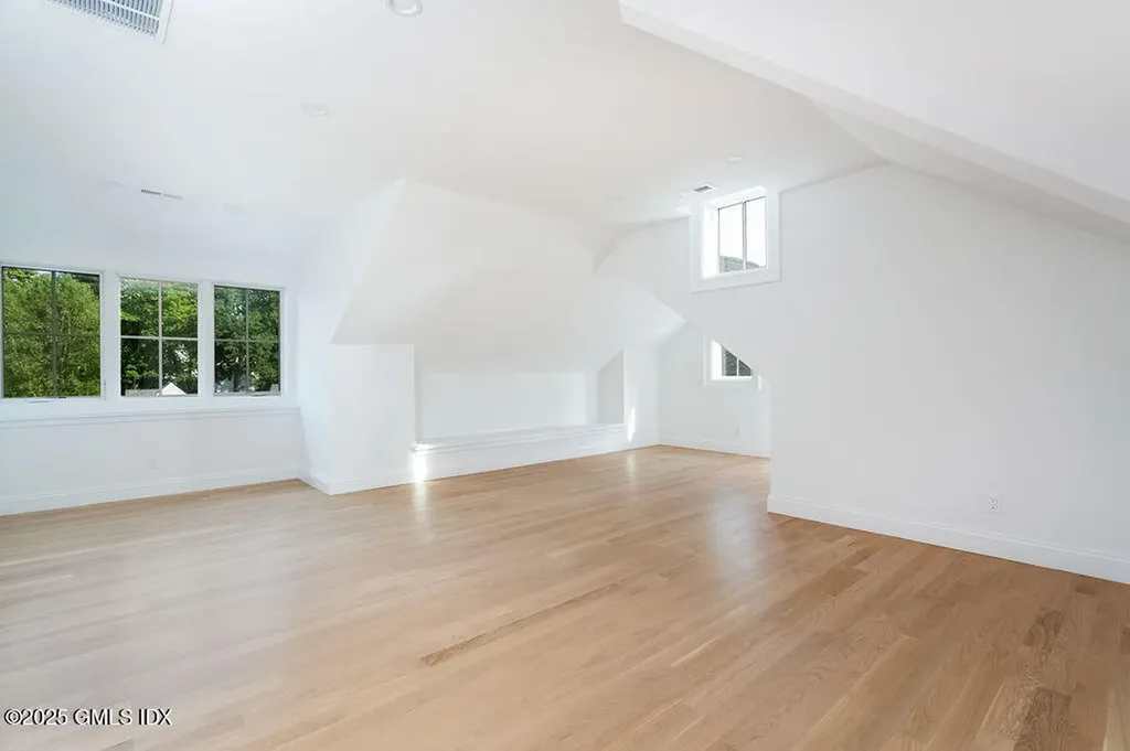 6 Dorchester Lane Riverside CT 06878