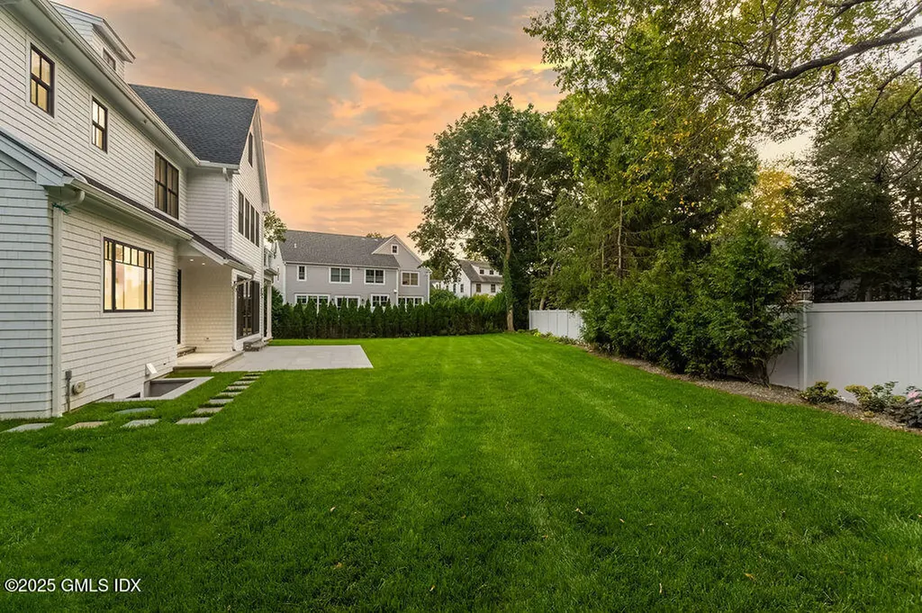 6 Dorchester Lane Riverside CT 06878