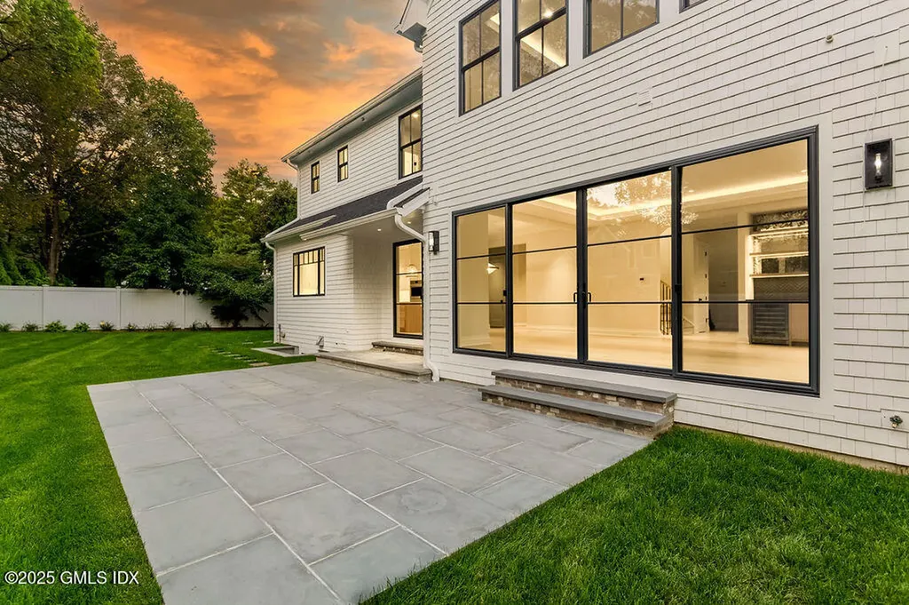 6 Dorchester Lane Riverside CT 06878