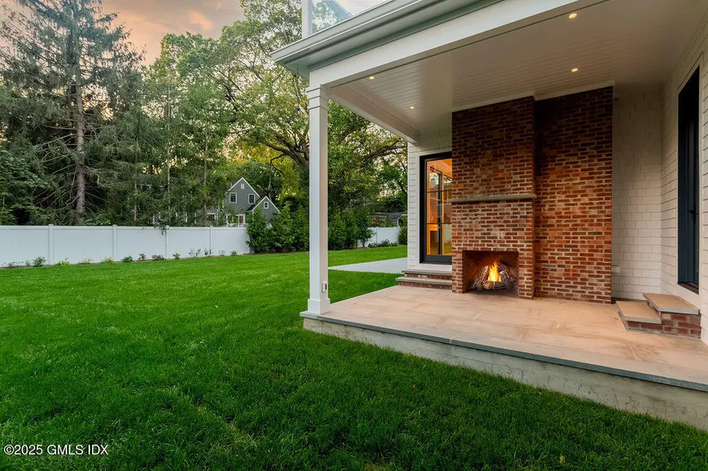 6 Dorchester Lane Riverside CT 06878