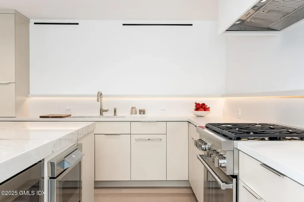 636 Steamboat Road Greenwich CT 06830