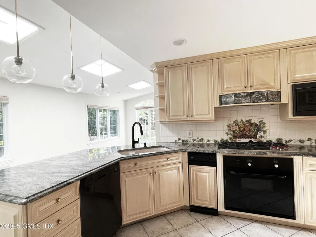 30 Split Timber Place Riverside CT 06878