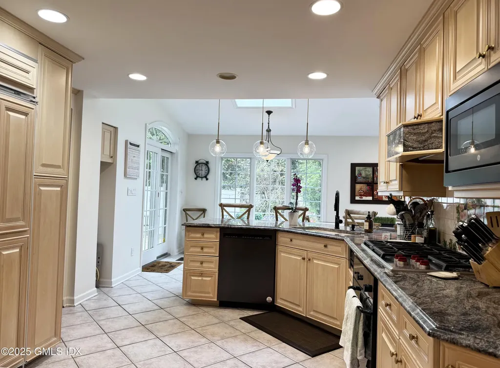 30 Split Timber Place Riverside CT 06878