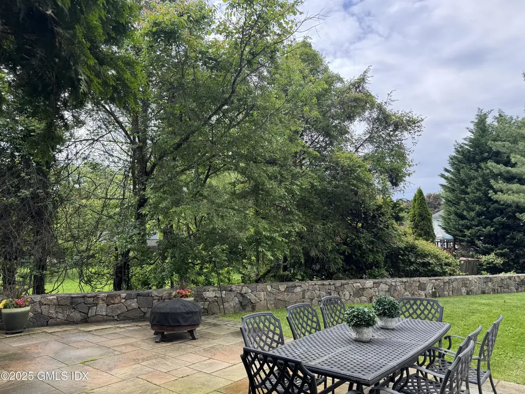 30 Split Timber Place Riverside CT 06878