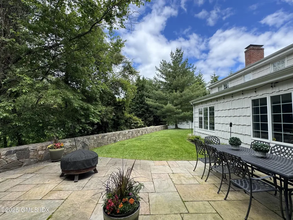 30 Split Timber Place Riverside CT 06878