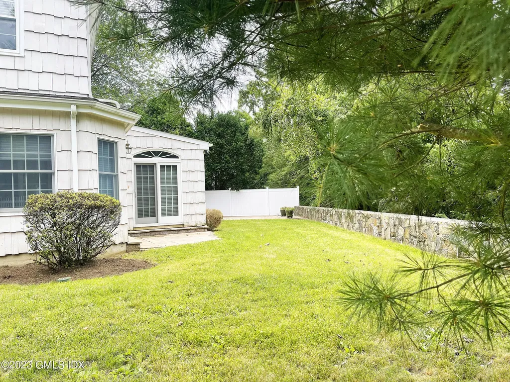 30 Split Timber Place Riverside CT 06878