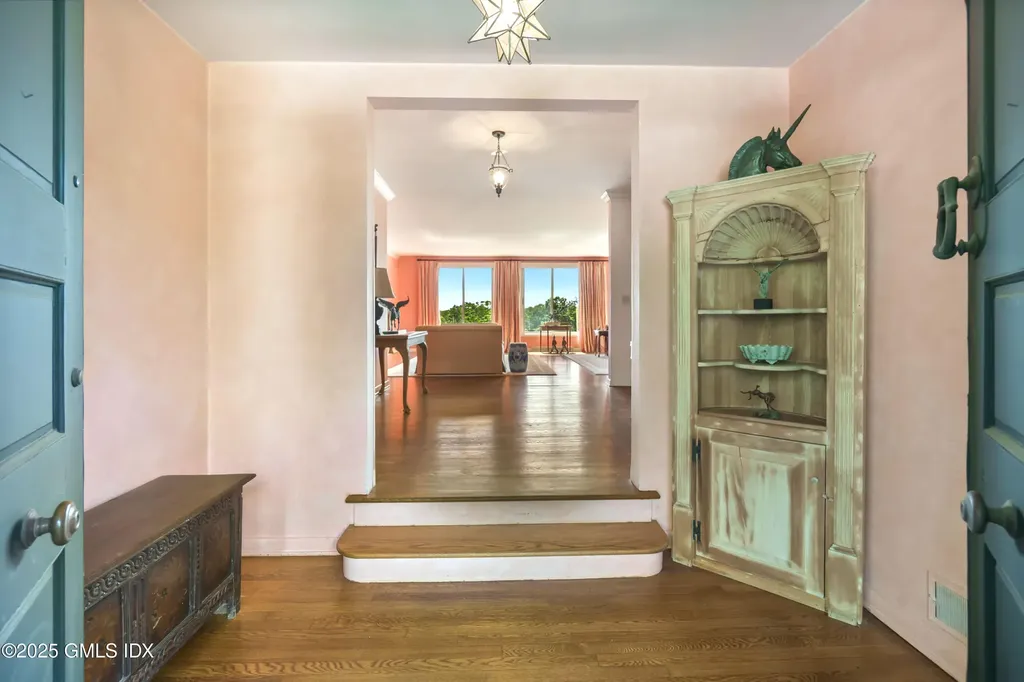 21 Aiken Road Greenwich CT 06831