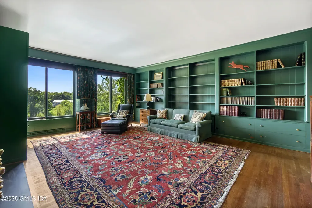 21 Aiken Road Greenwich CT 06831