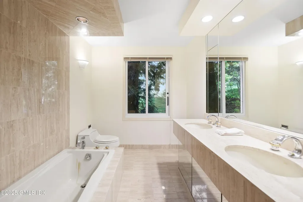 21 Aiken Road Greenwich CT 06831