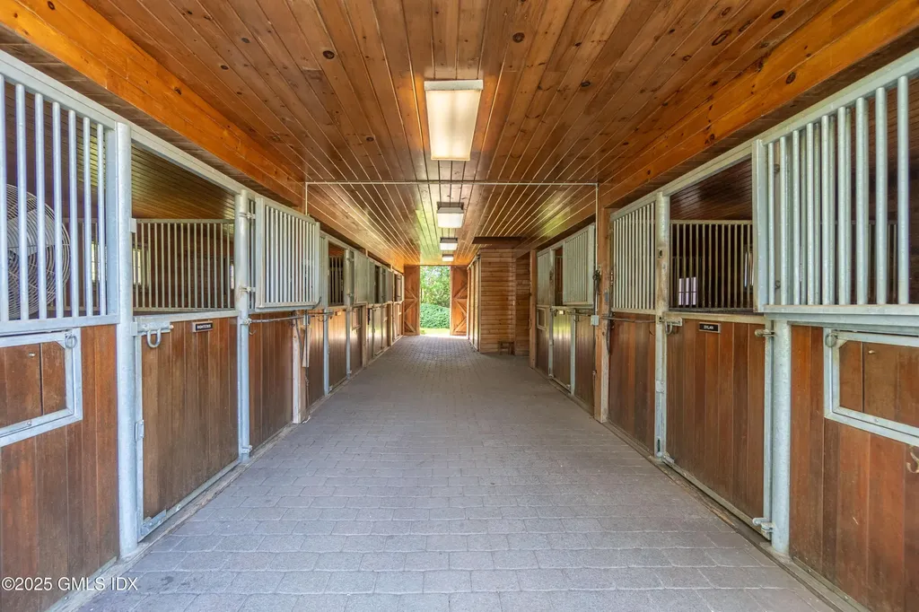 21 Aiken Road Greenwich CT 06831