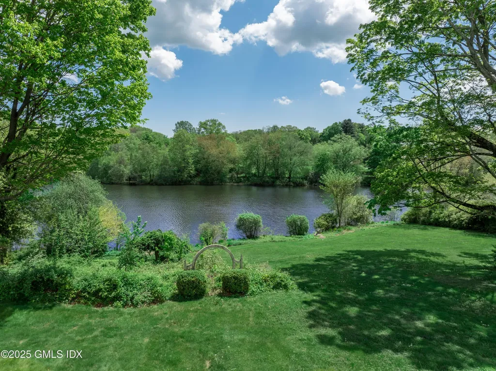 21 Aiken Road Greenwich CT 06831