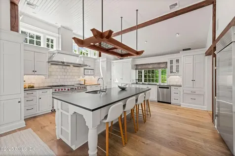 945 Oenoke Ridge New Canaan CT 06840