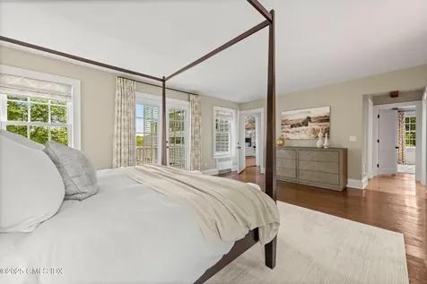 945 Oenoke Ridge New Canaan CT 06840