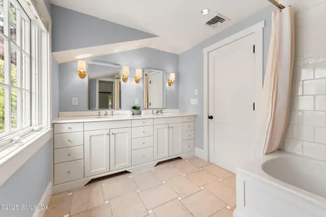 945 Oenoke Ridge New Canaan CT 06840