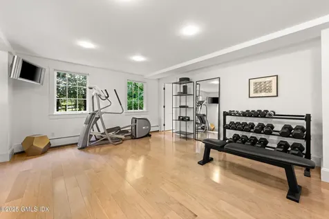 945 Oenoke Ridge New Canaan CT 06840
