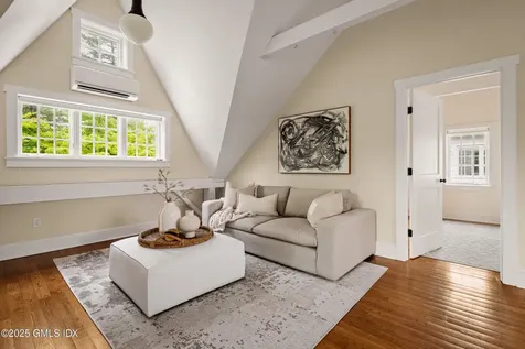 945 Oenoke Ridge New Canaan CT 06840