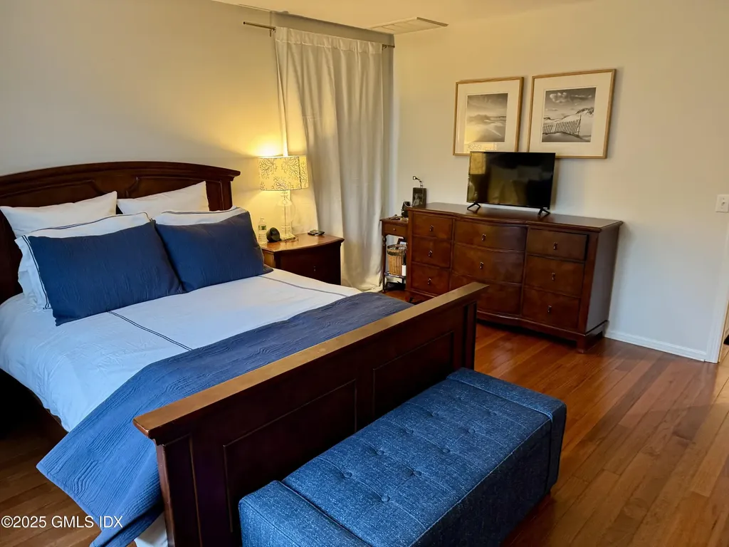 21 W Division Street Greenwich CT 06830