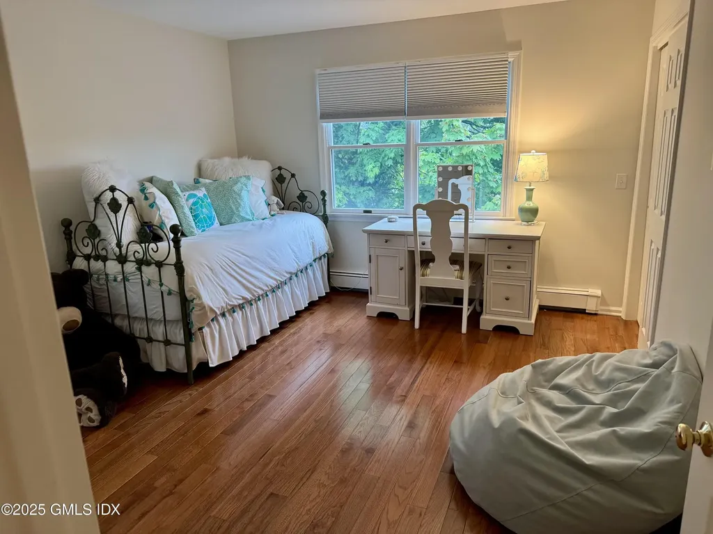 21 W Division Street Greenwich CT 06830