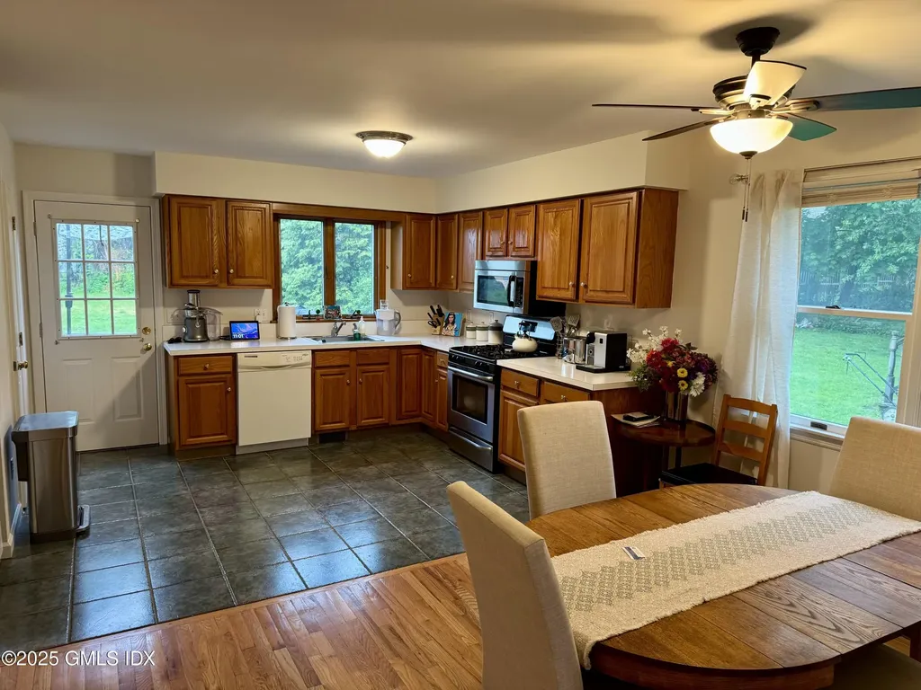 21 W Division Street Greenwich CT 06830