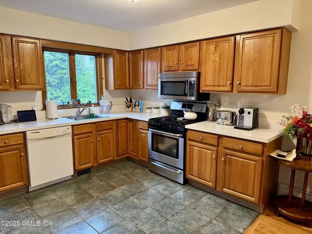 21 W Division Street Greenwich CT 06830