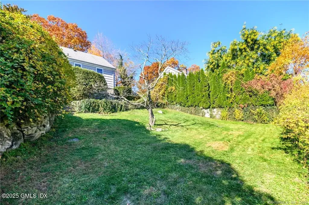 31 Cognewaugh Road Cos Cob CT 06807