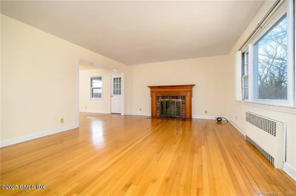 31 Cognewaugh Road Cos Cob CT 06807